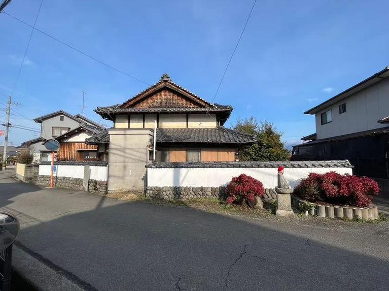 西条市小松町新屋敷　土地　860万円