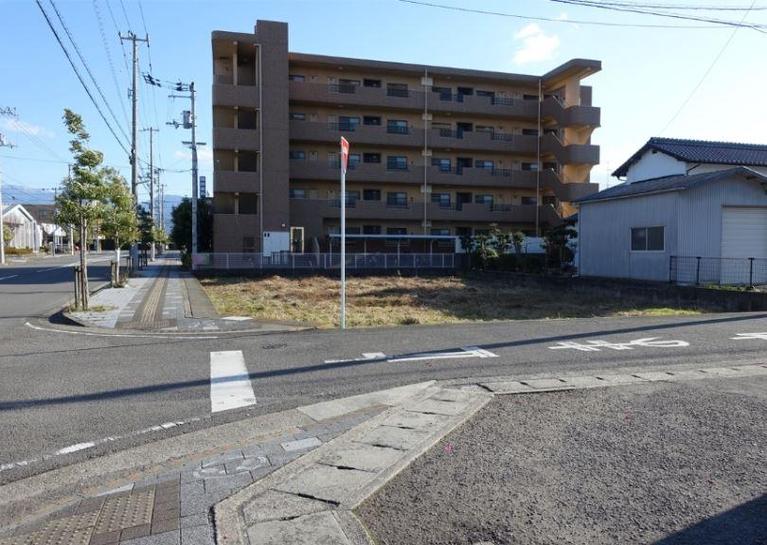 西条市三津屋南　土地　960万円